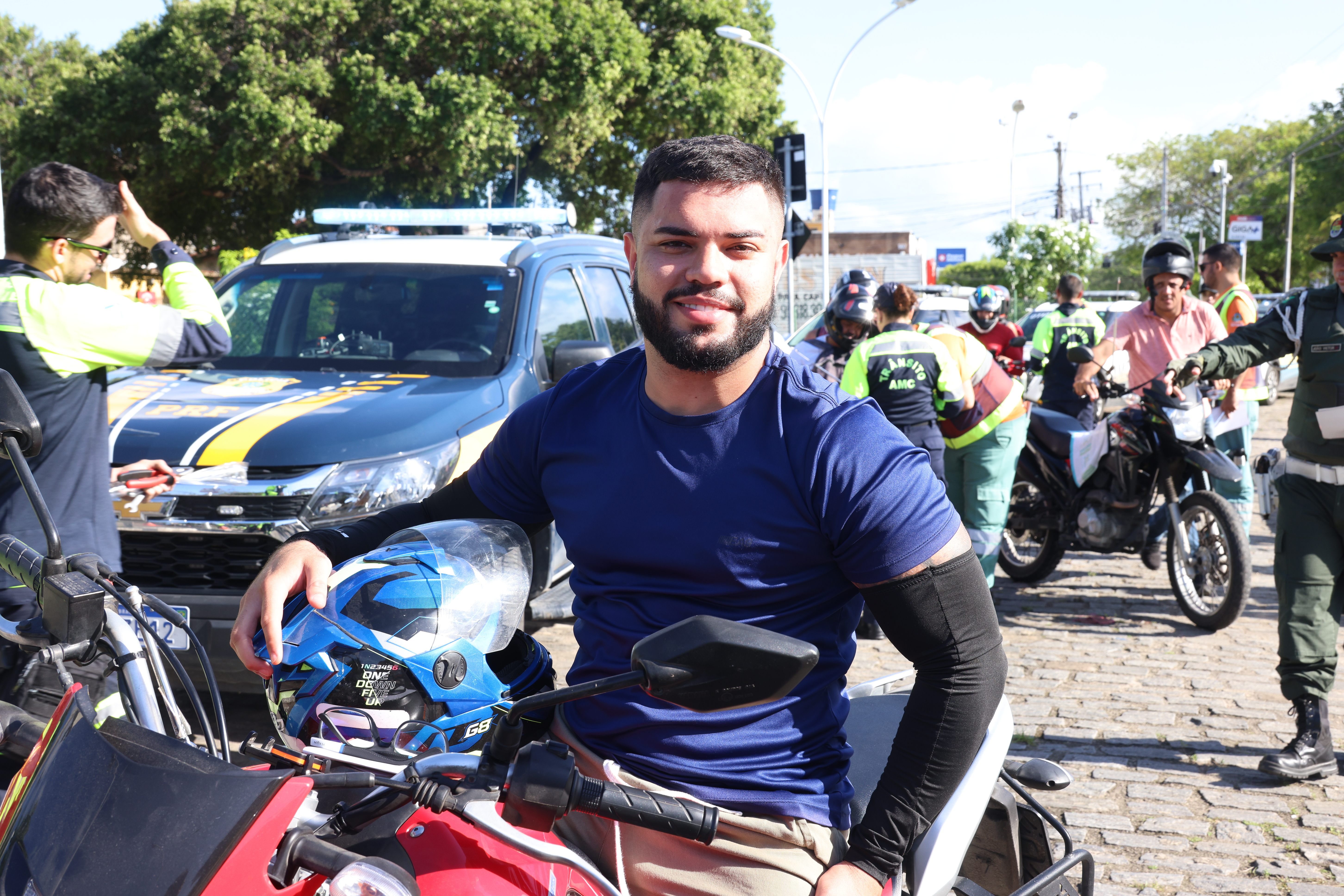 Cosme Darlan em sua moto